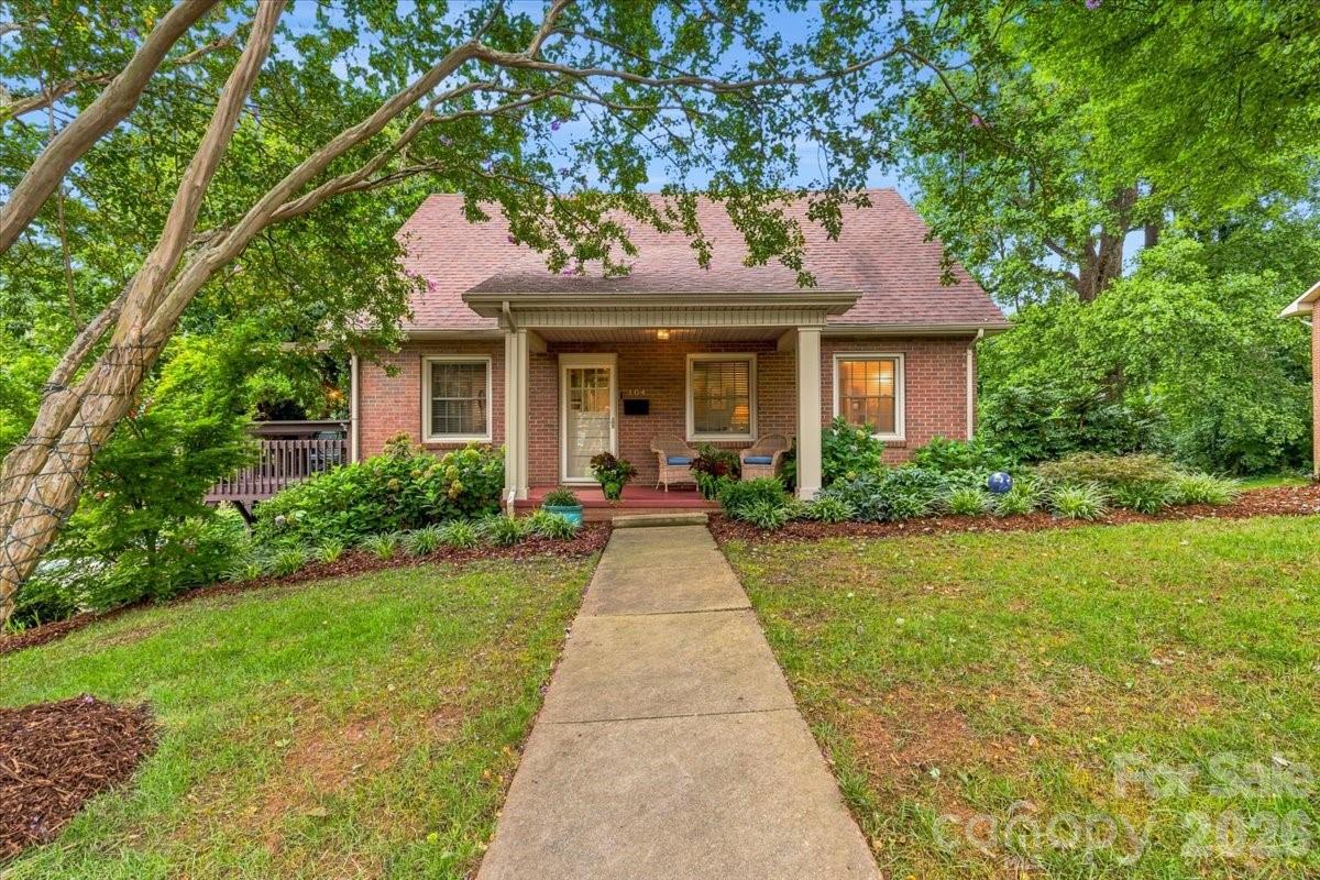 104 Hawthorne Lane
