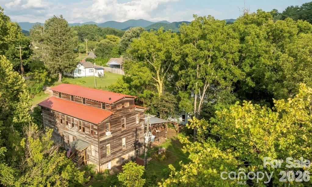 1 Old Mill Lane, Weaverville