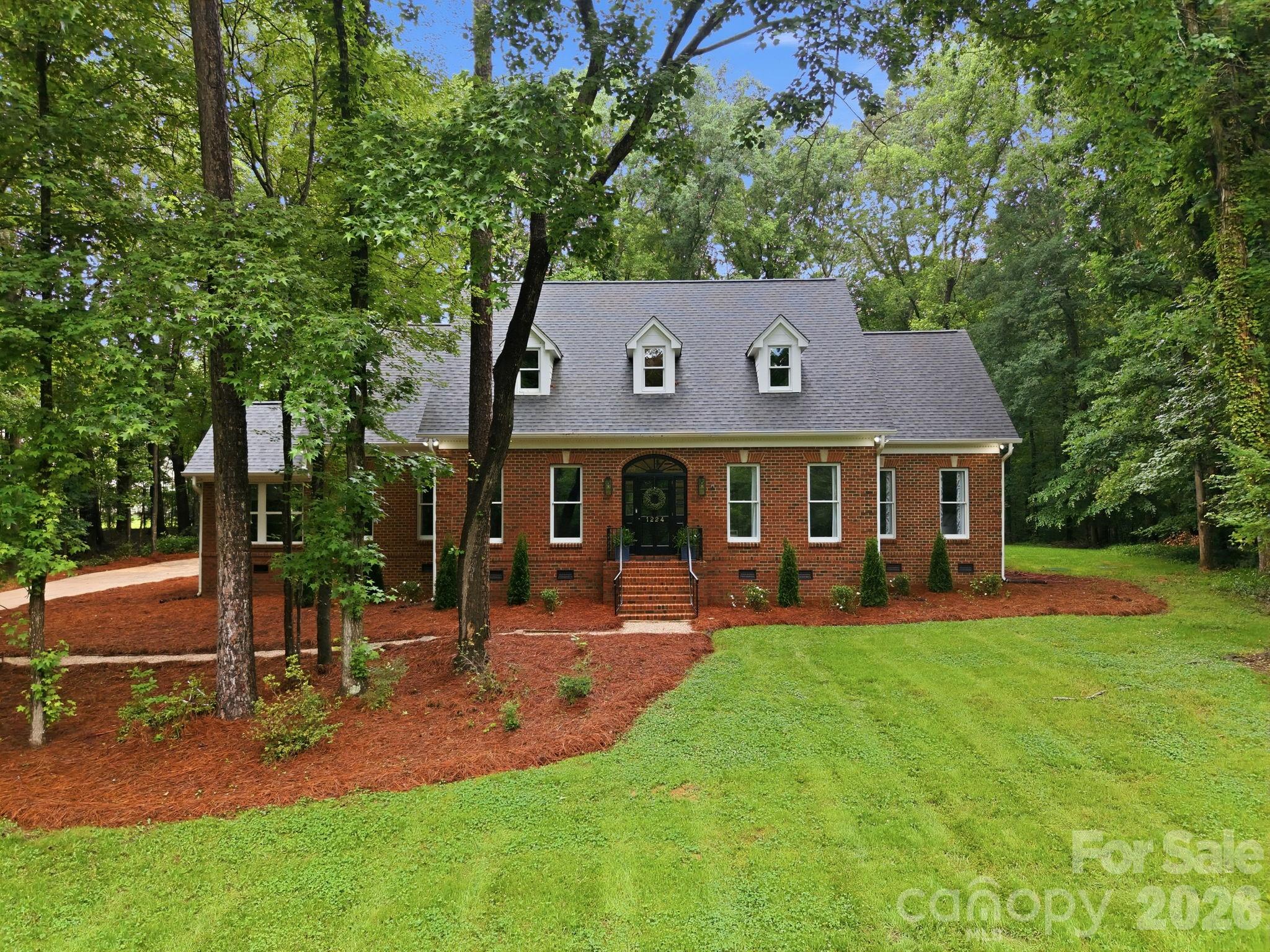 1224 Lago Vista Drive, Matthews