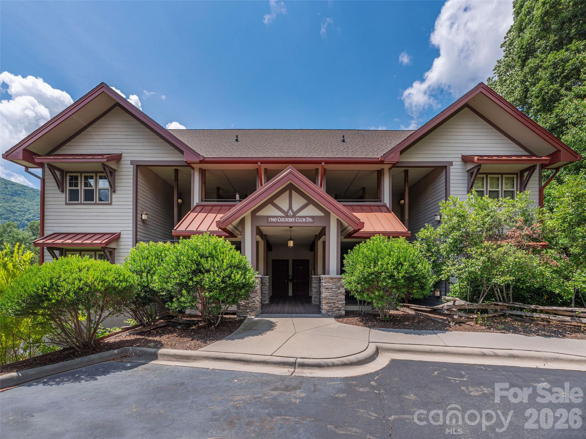1560 Country Club Drive