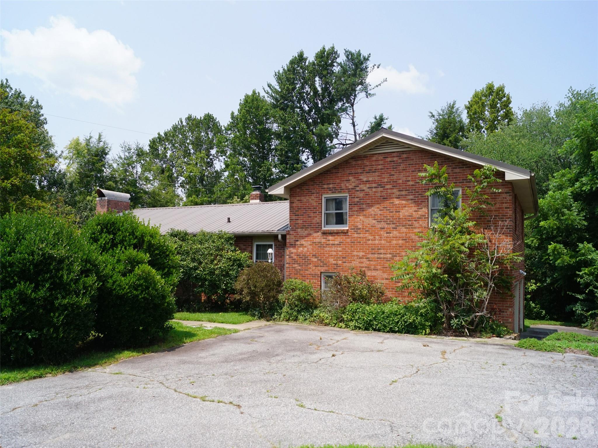 887 Upward Road