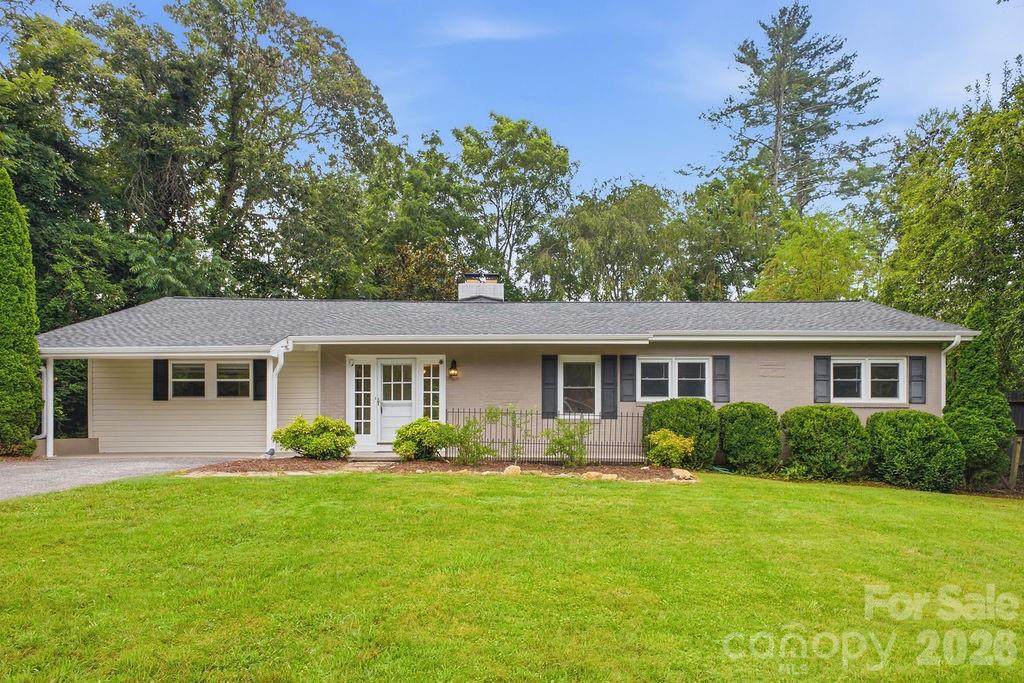 216 Lyndale Road, Hendersonville