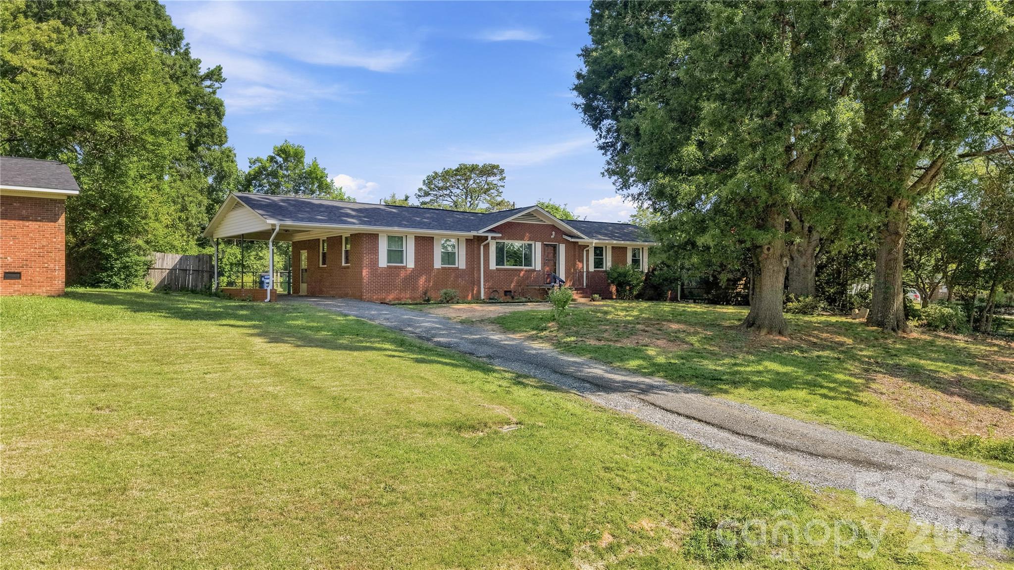 323 Meadowbrook Drive, Matthews