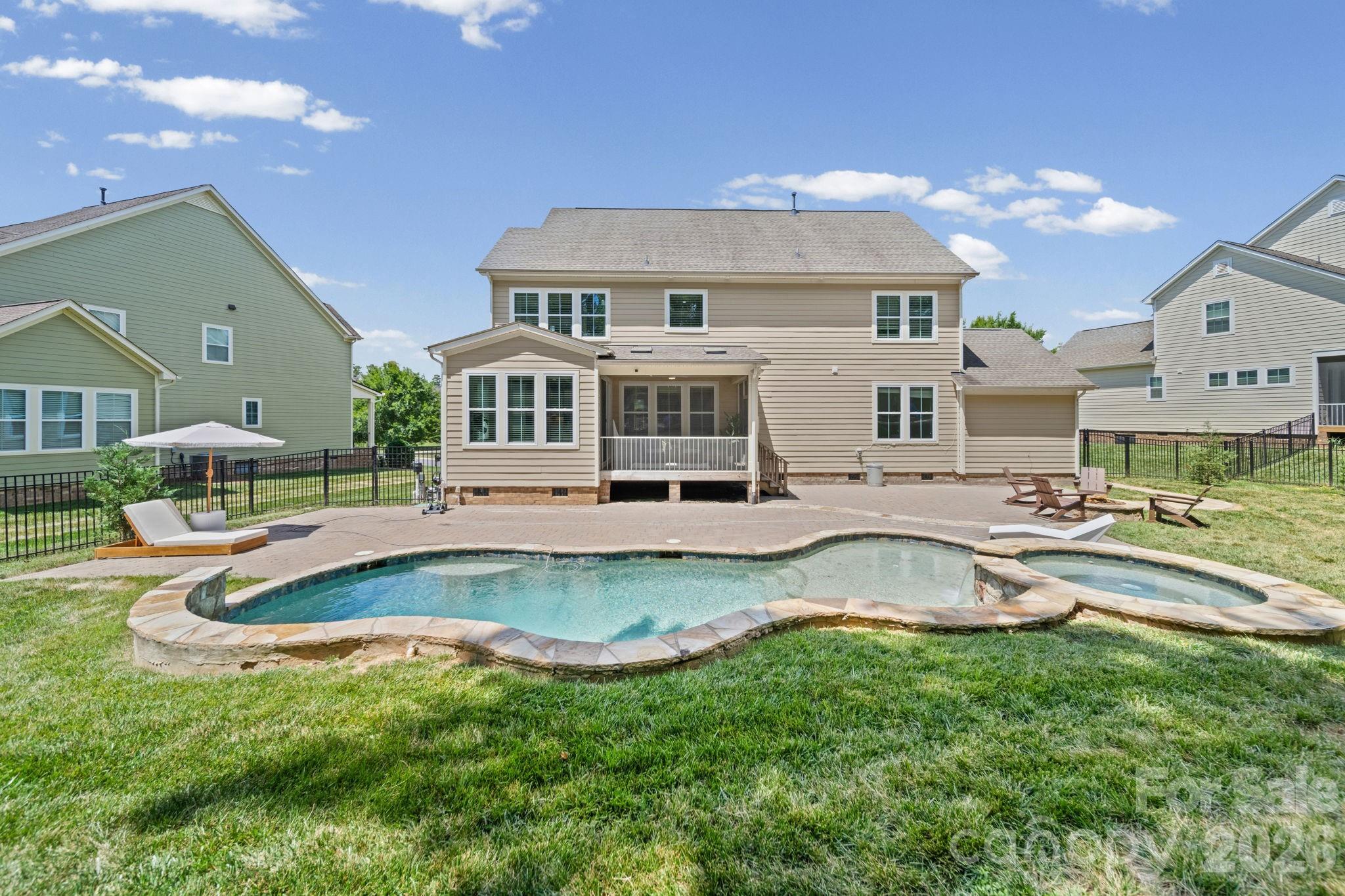 163 Monteray Oaks Circle