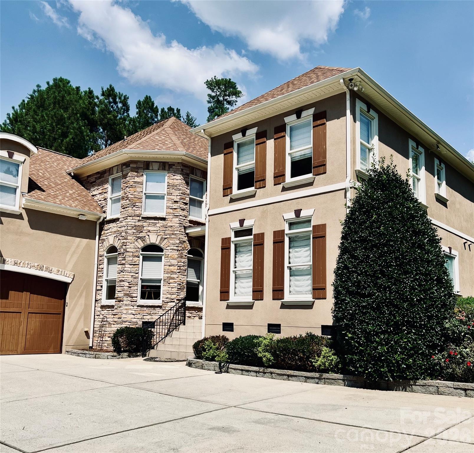 288 Indian Trail, Mooresville