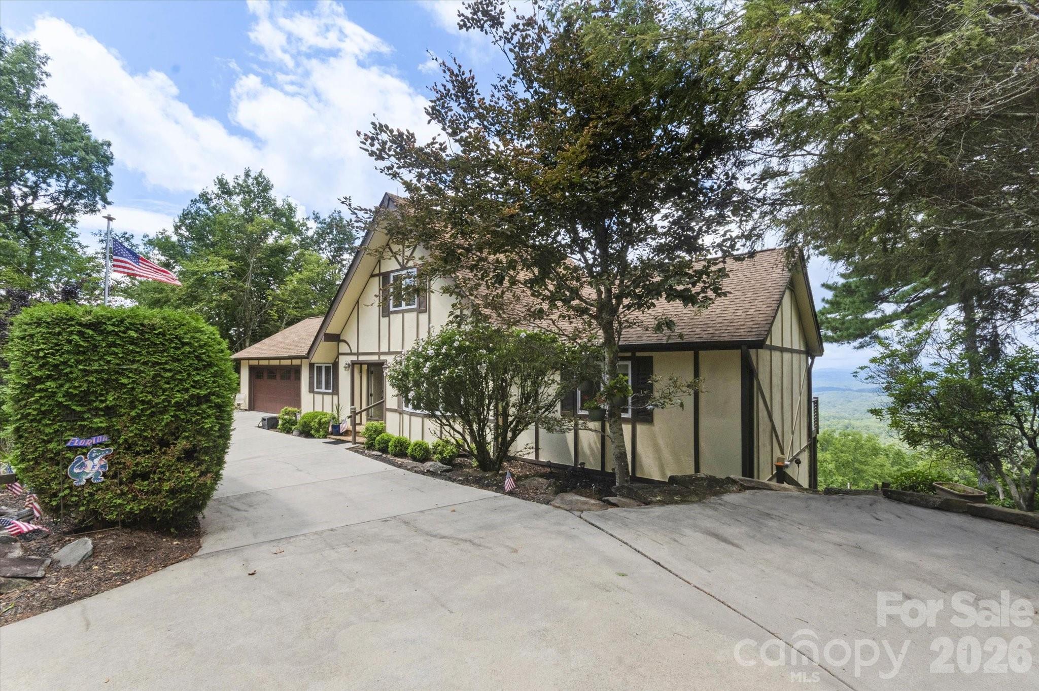 2484 Connestee Trail