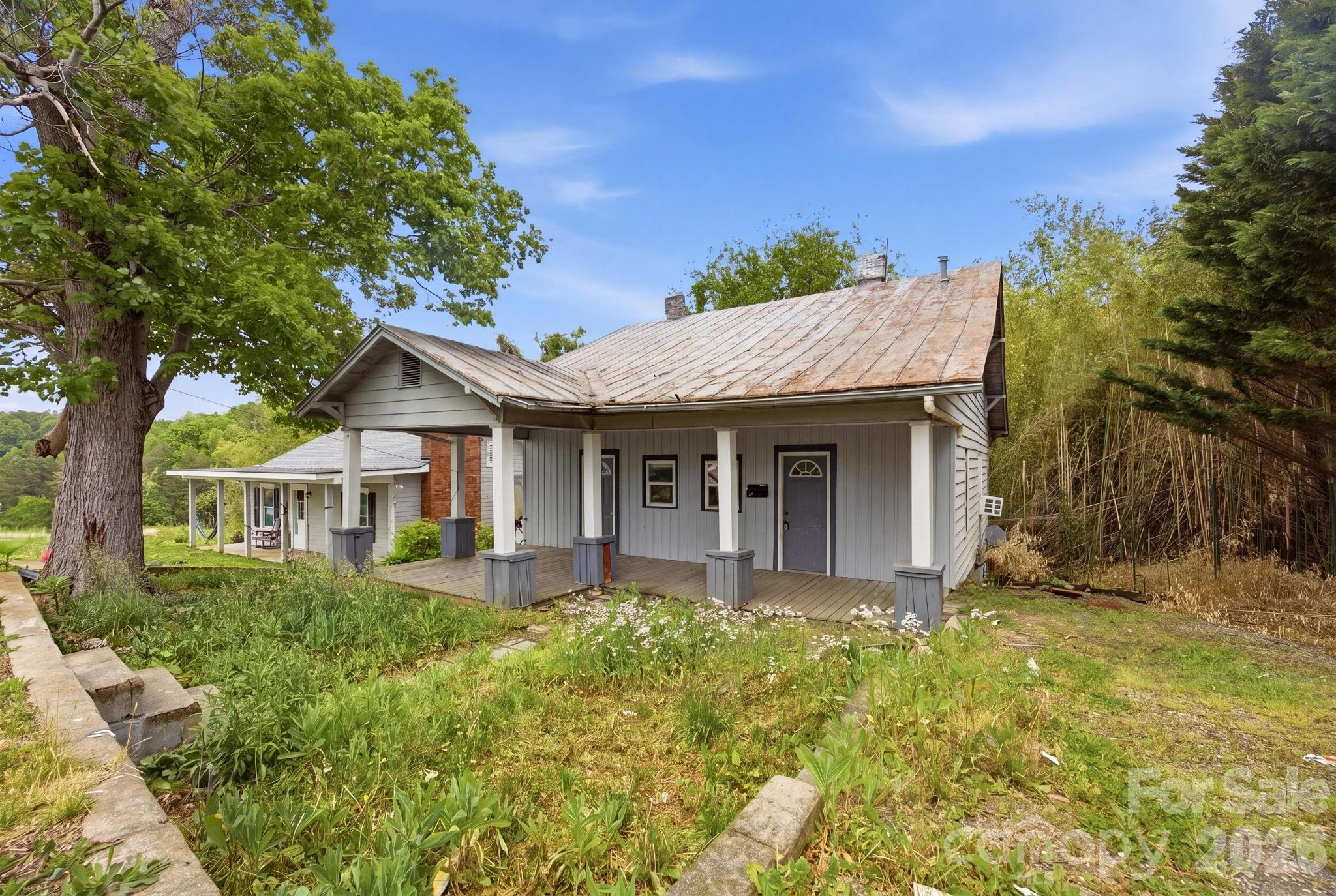 712 Conley Place property