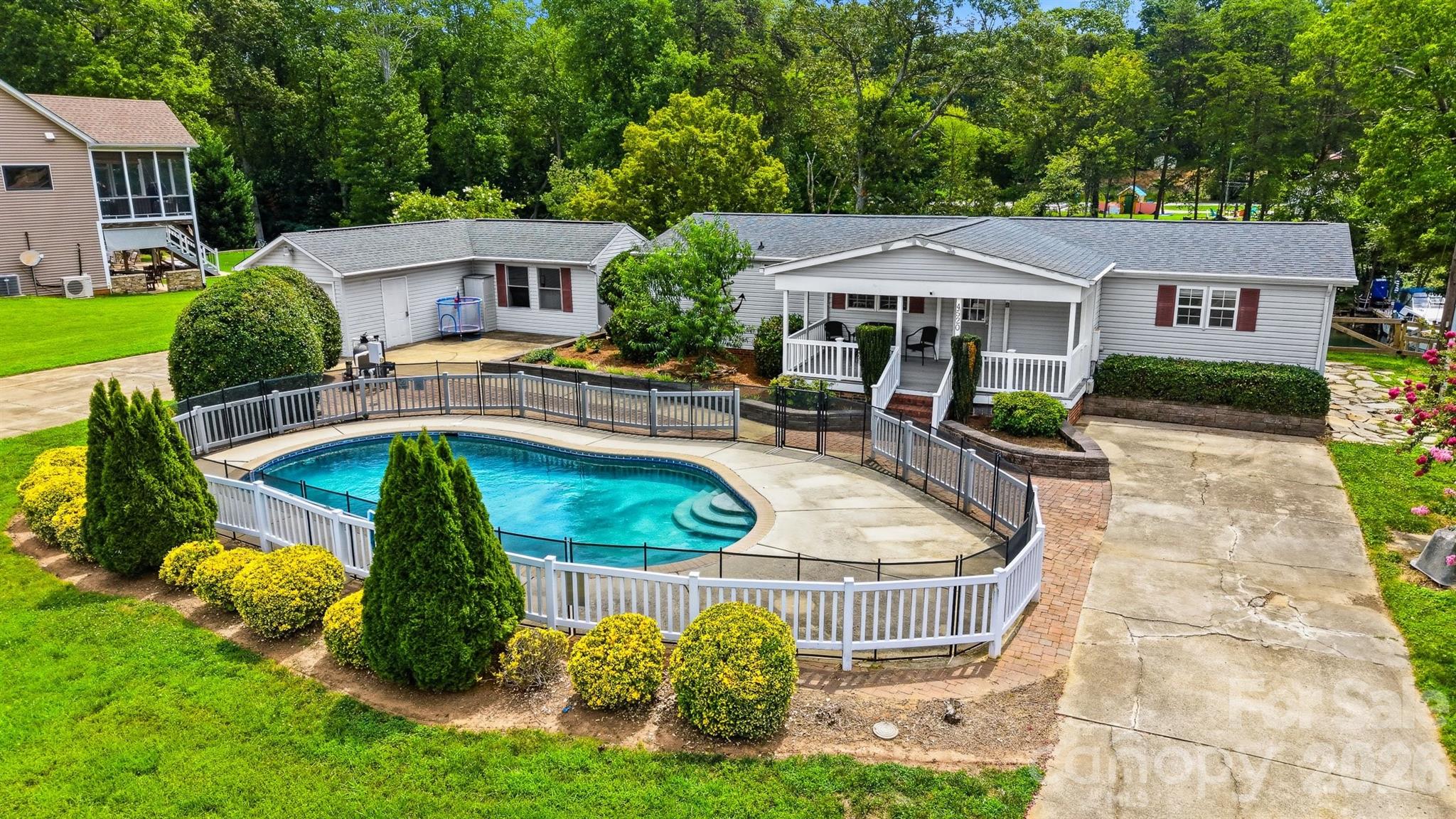 4520 Lake Drive, Sherrills Ford
