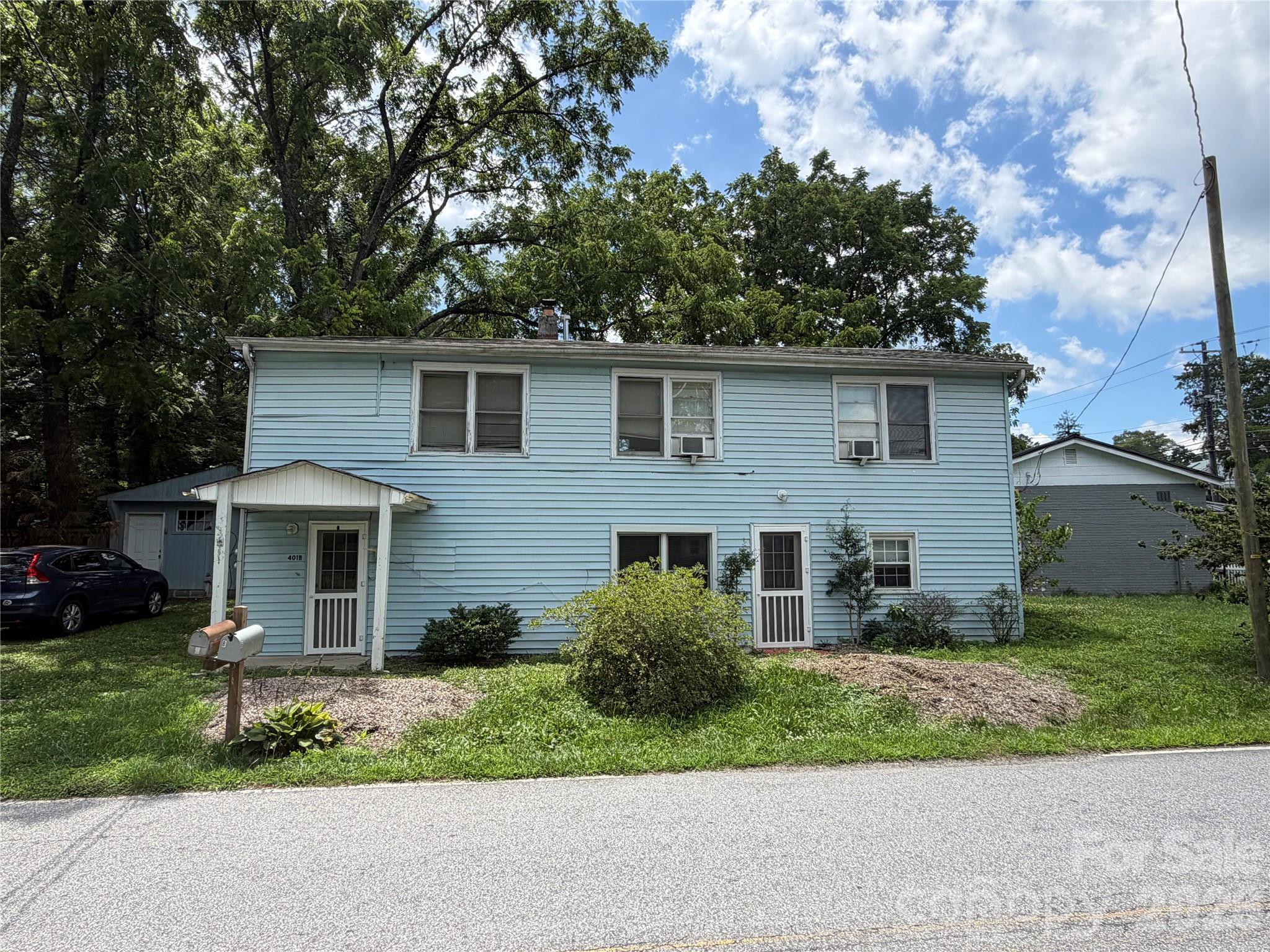 401 Lakeside Drive