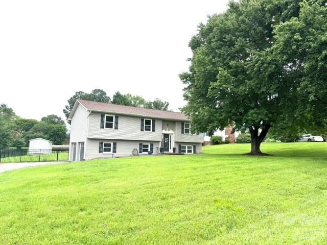 1772 Woodridge Circle, Hickory