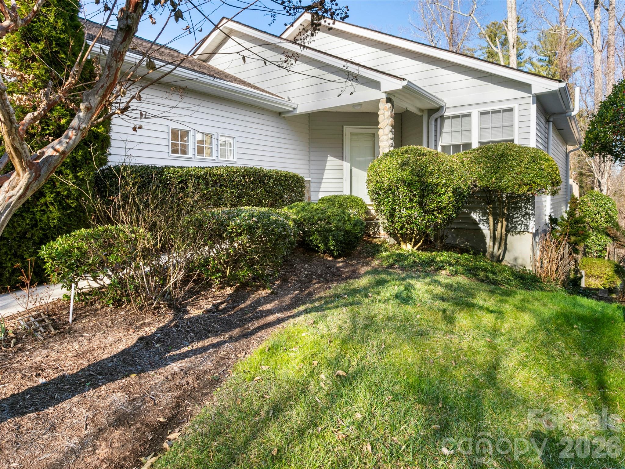 305 Ewarts Hill Road, Hendersonville