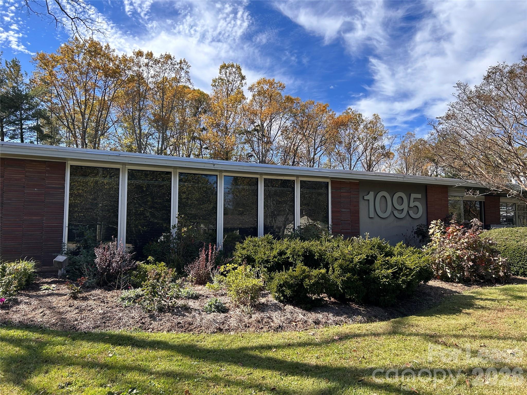 1095 Hendersonville Road