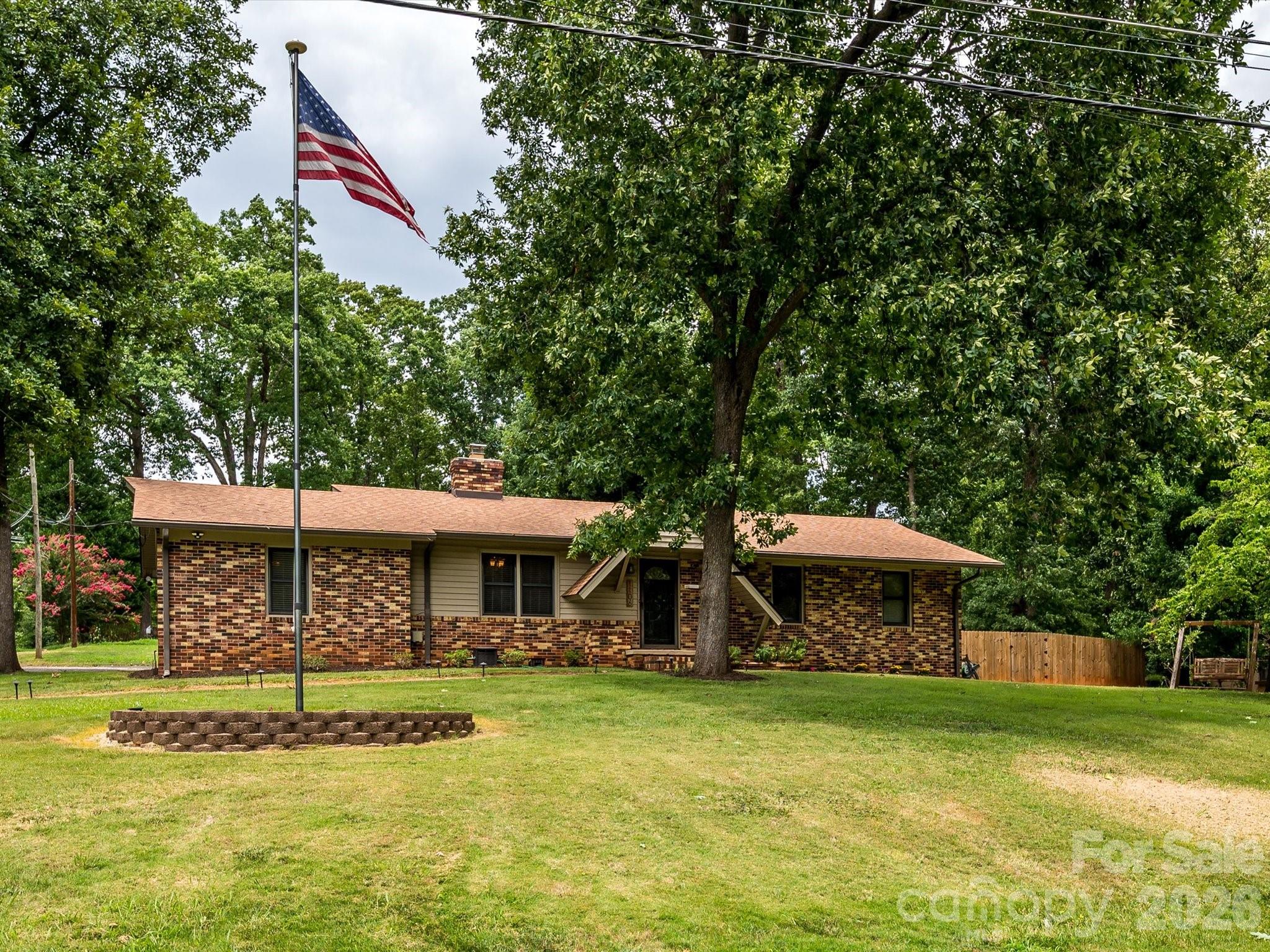 1106 Robinhood Lane
