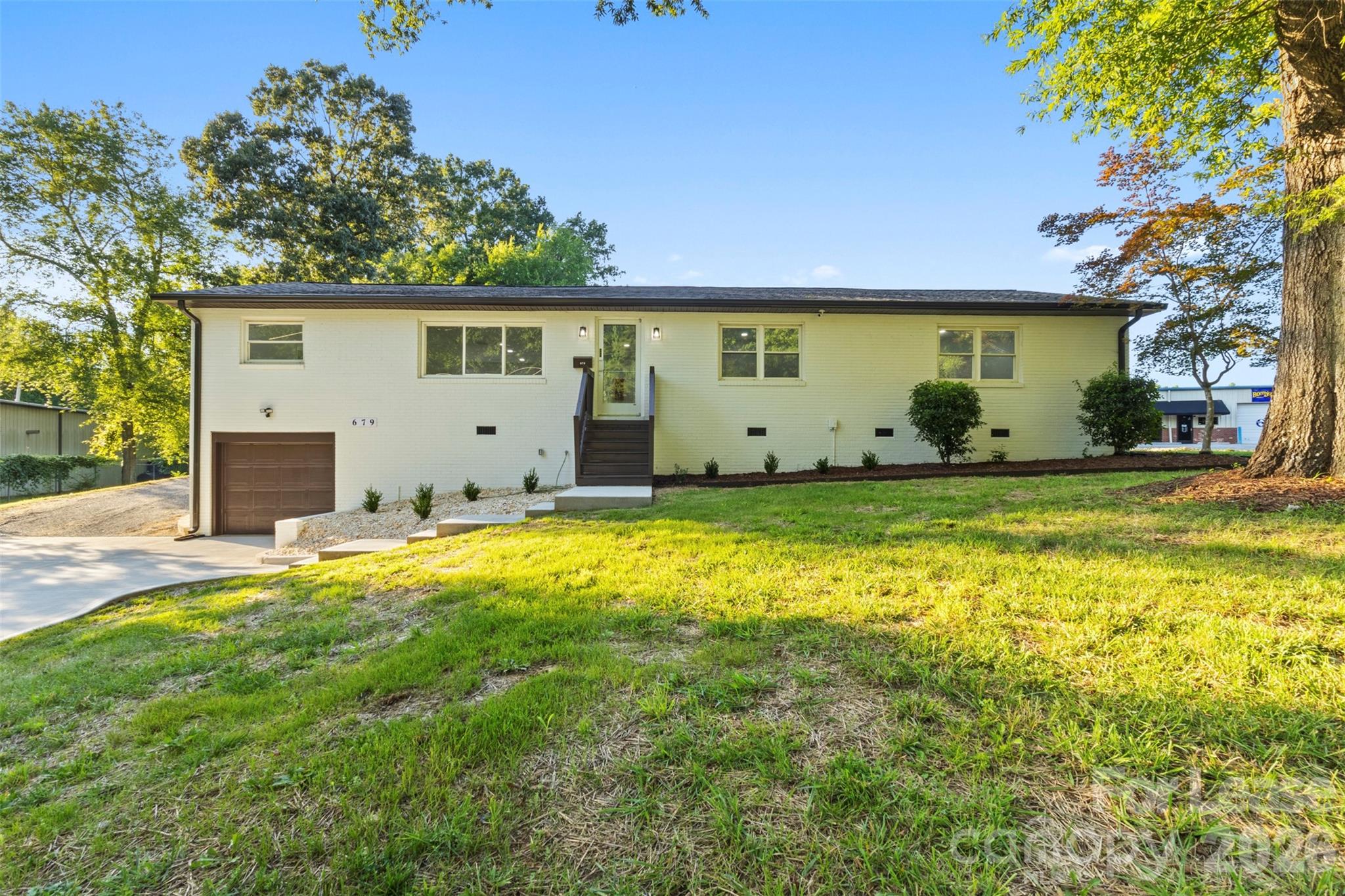 679 Oakridge Farm Highway property
