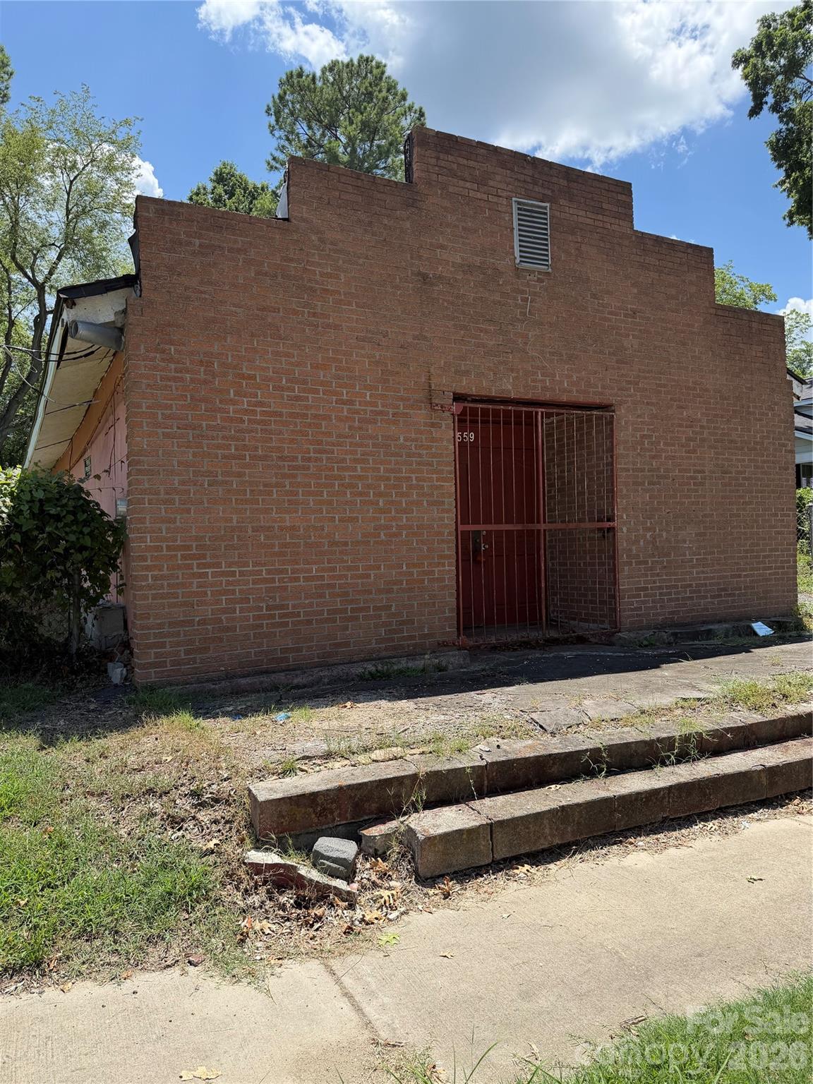 569 Pinckney Road property