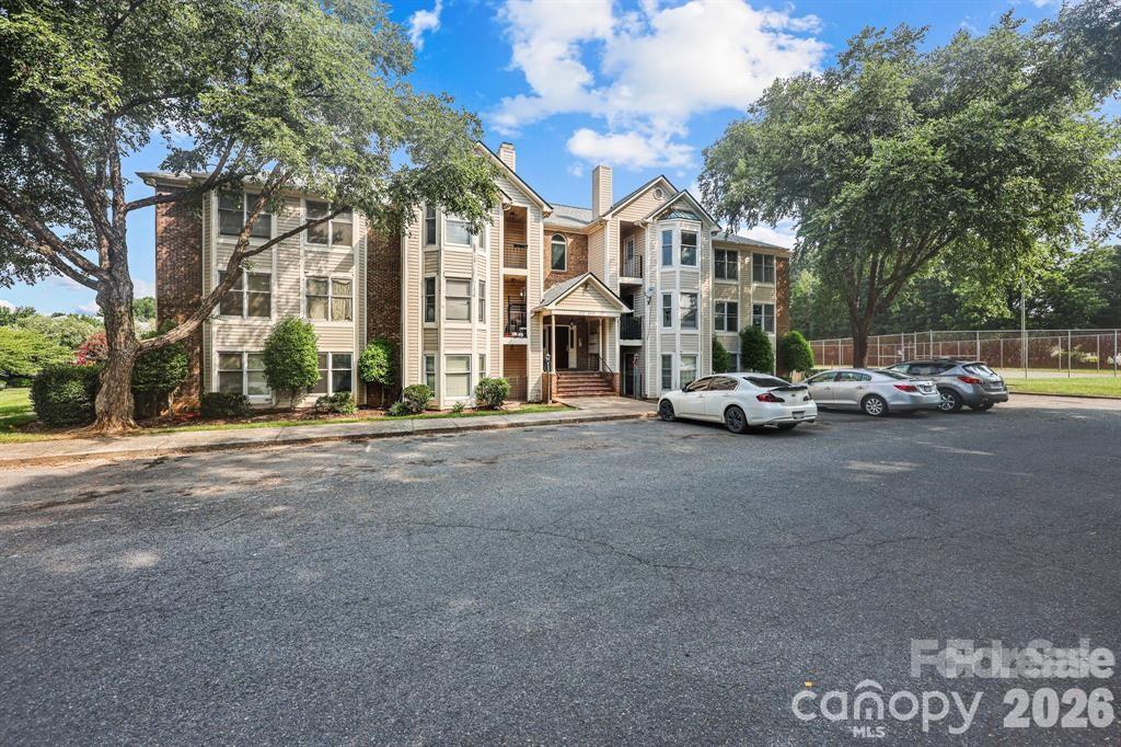6203 Rosecroft Drive property