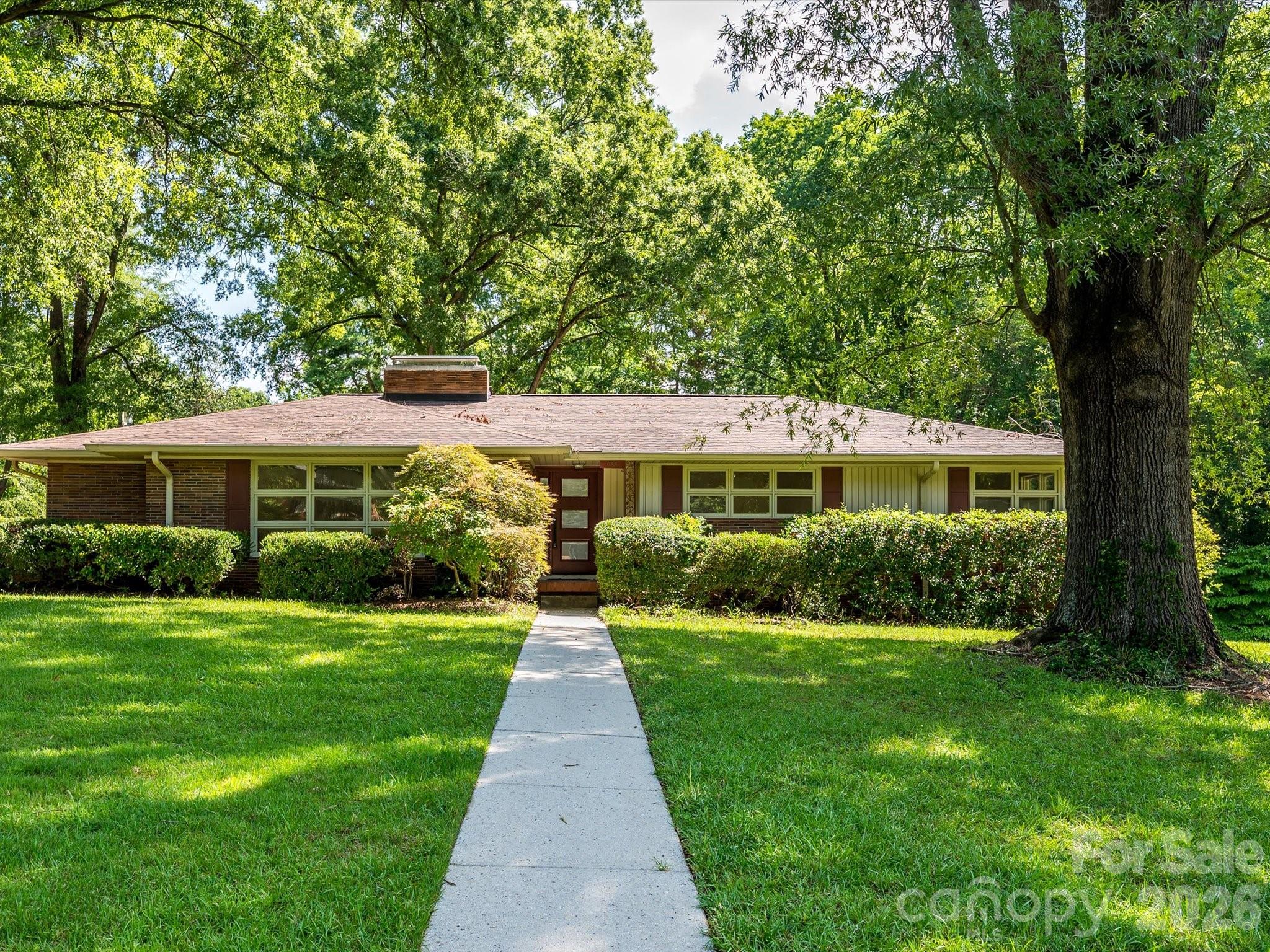 688 Grandview Drive