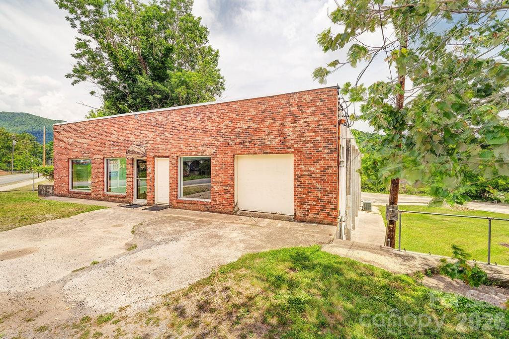 1100-1104 Montreat Road, Black Mountain