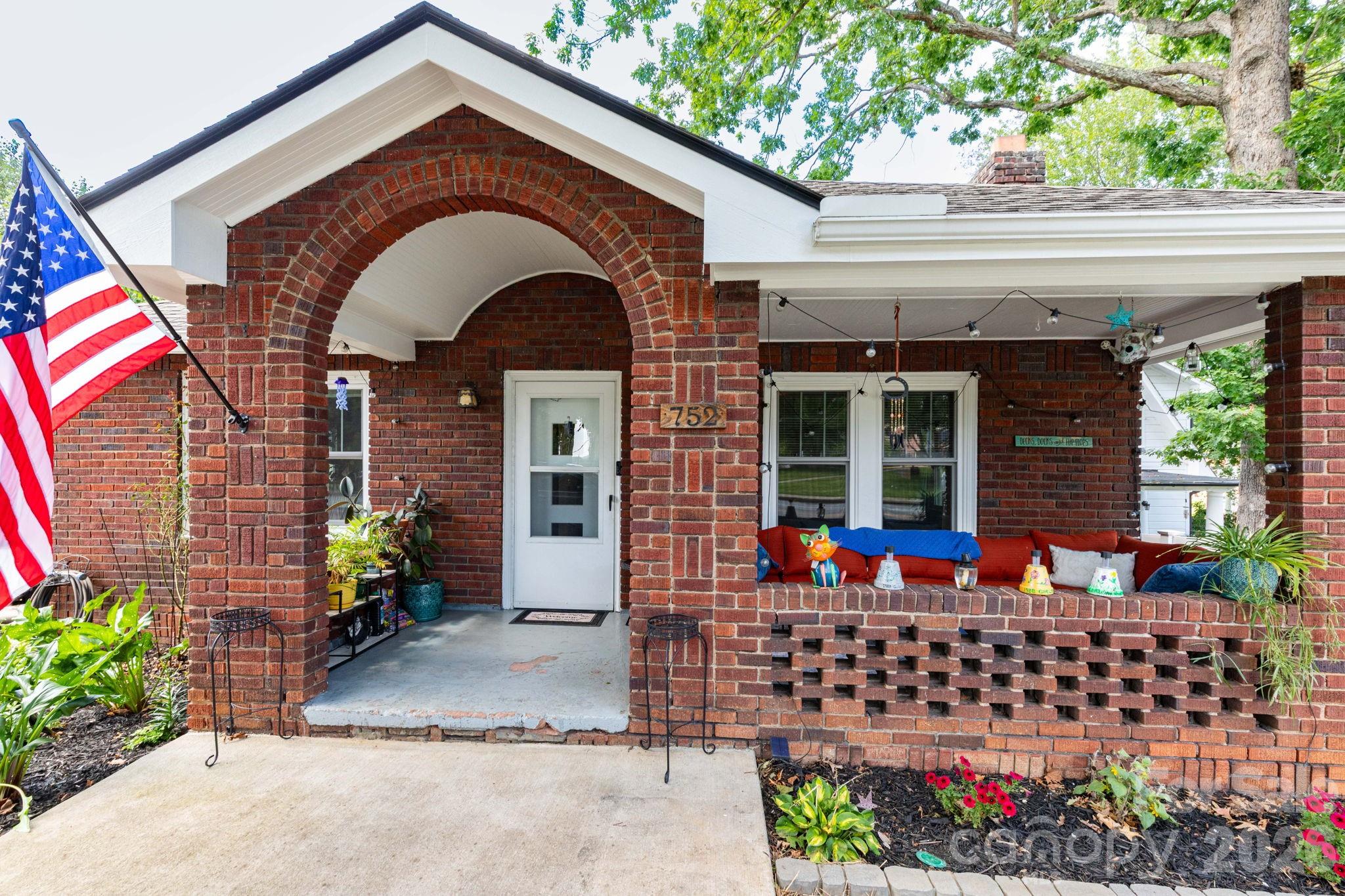 752 Fairview Road, Asheville