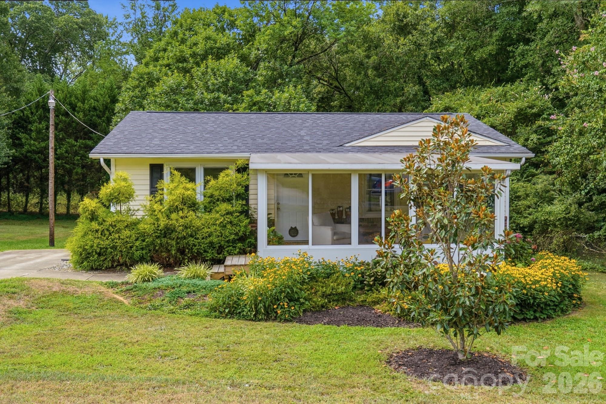 605 Powerline Avenue, Belmont
