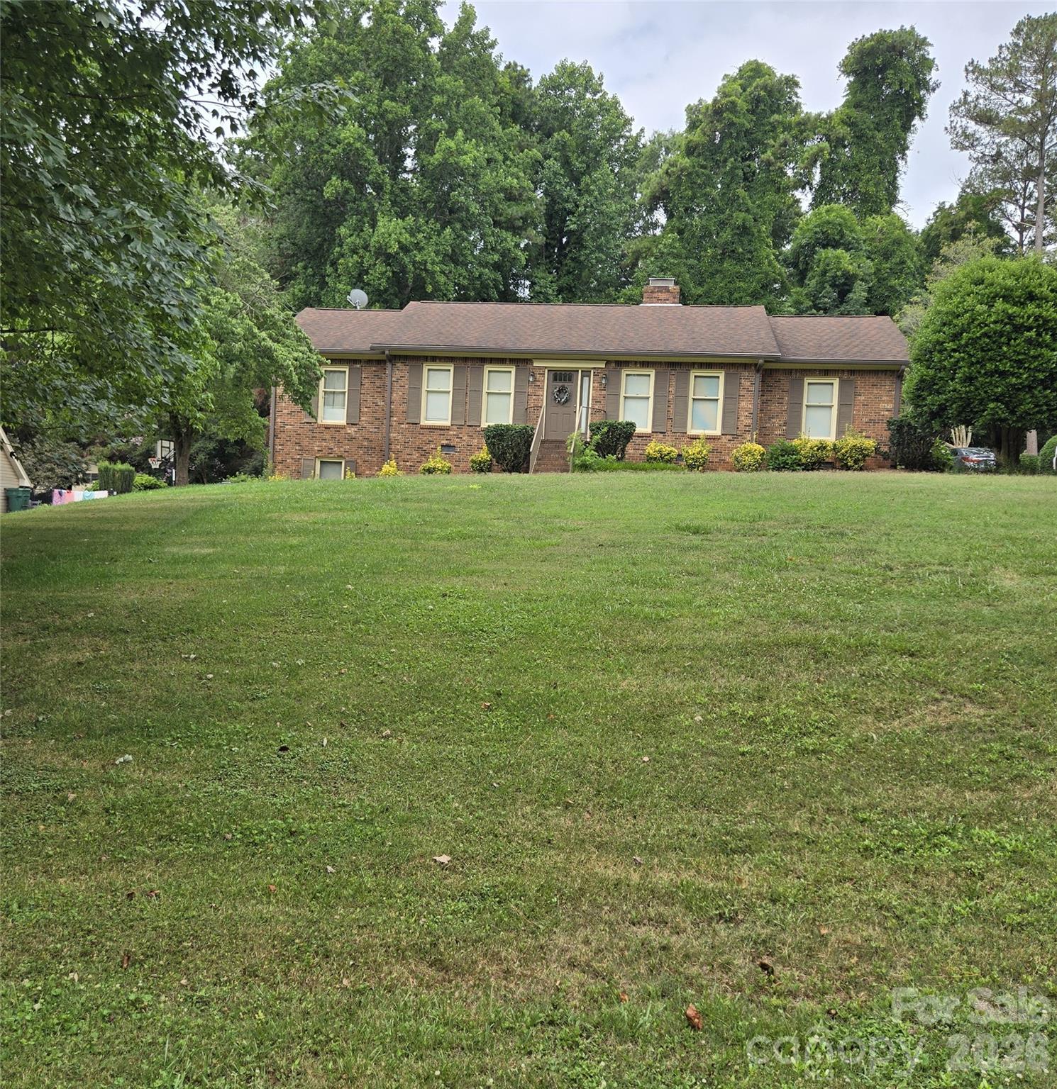 1671 Kensington Circle, Newton