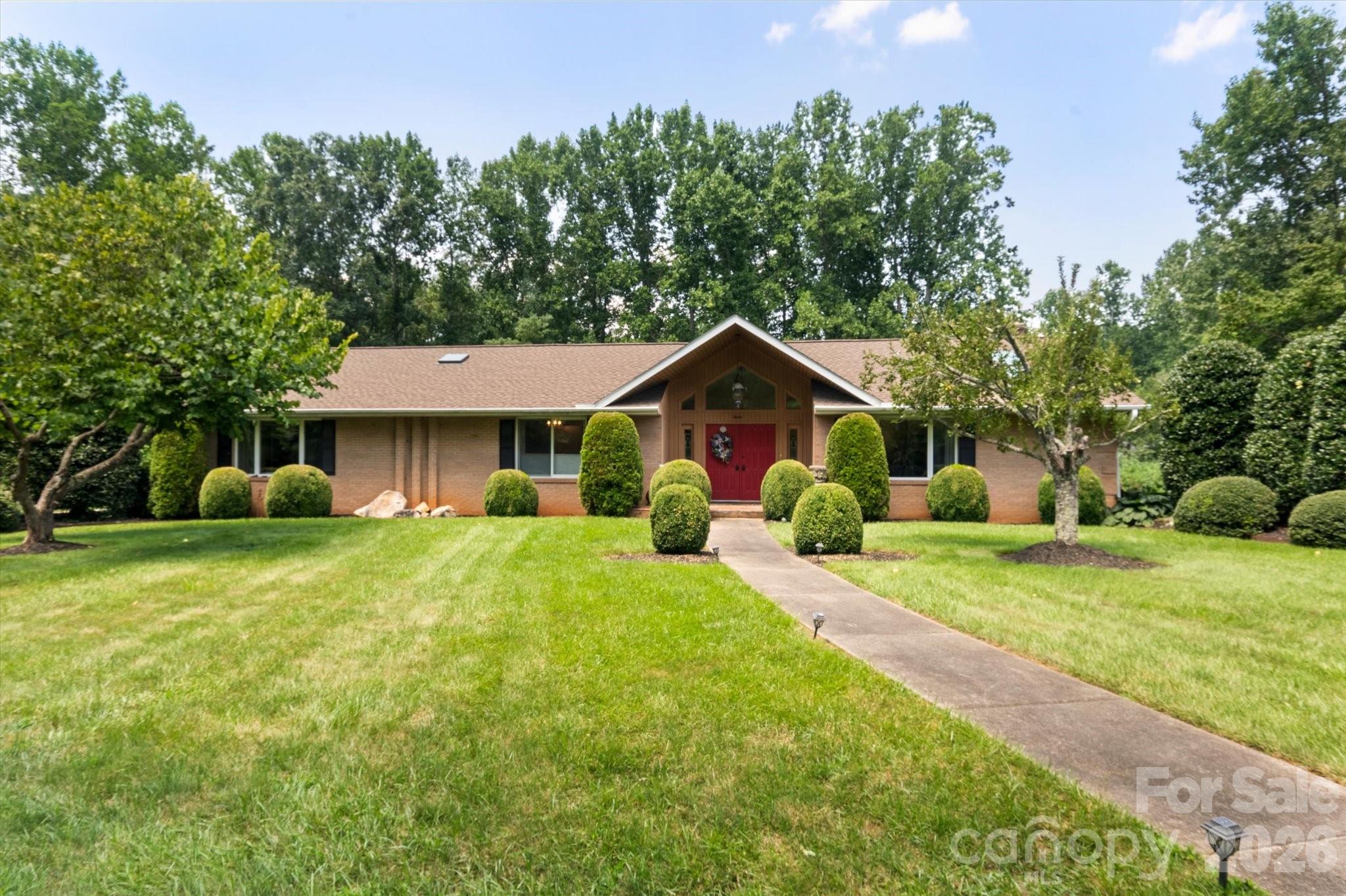 12 Highlander Lane, Hendersonville