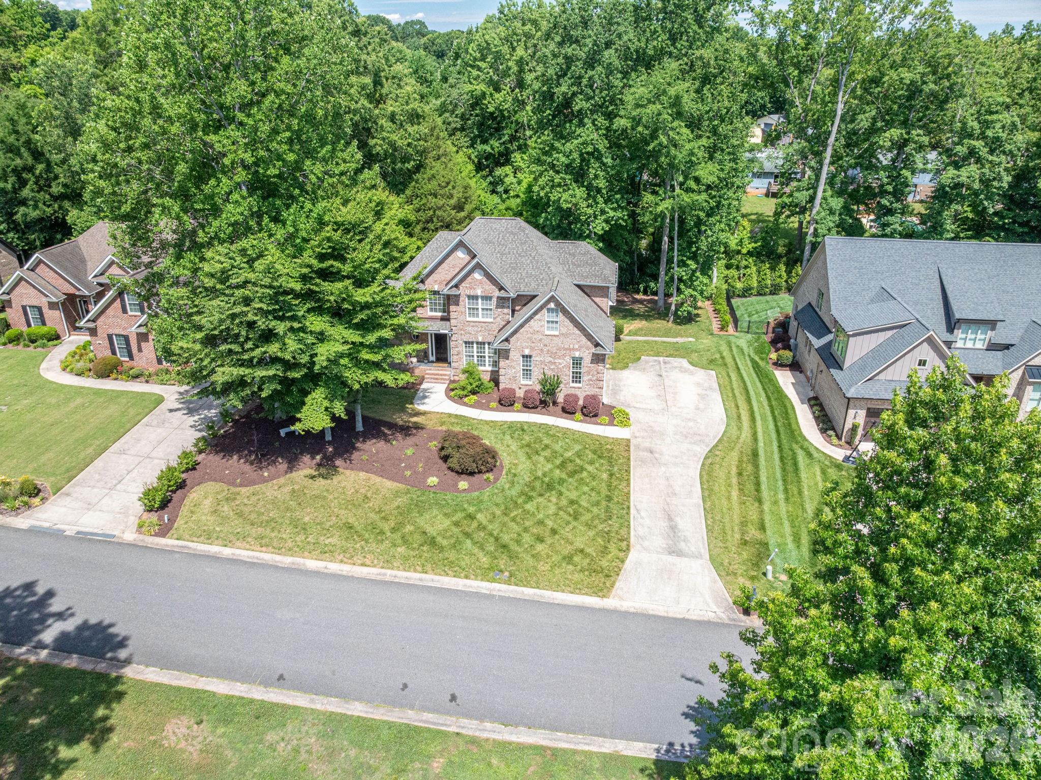 4017 Foxes Trail