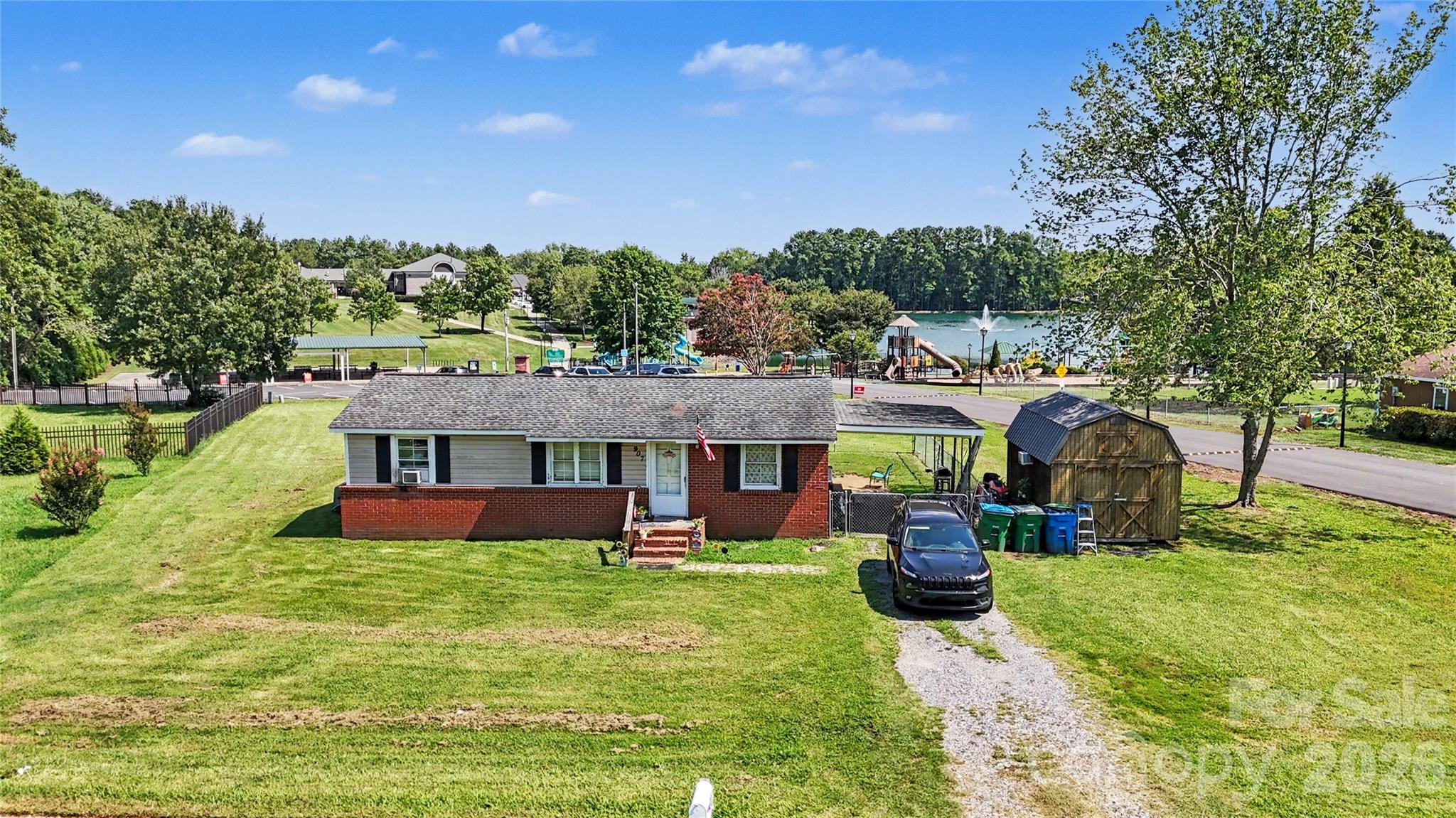907 Lakeview Drive
