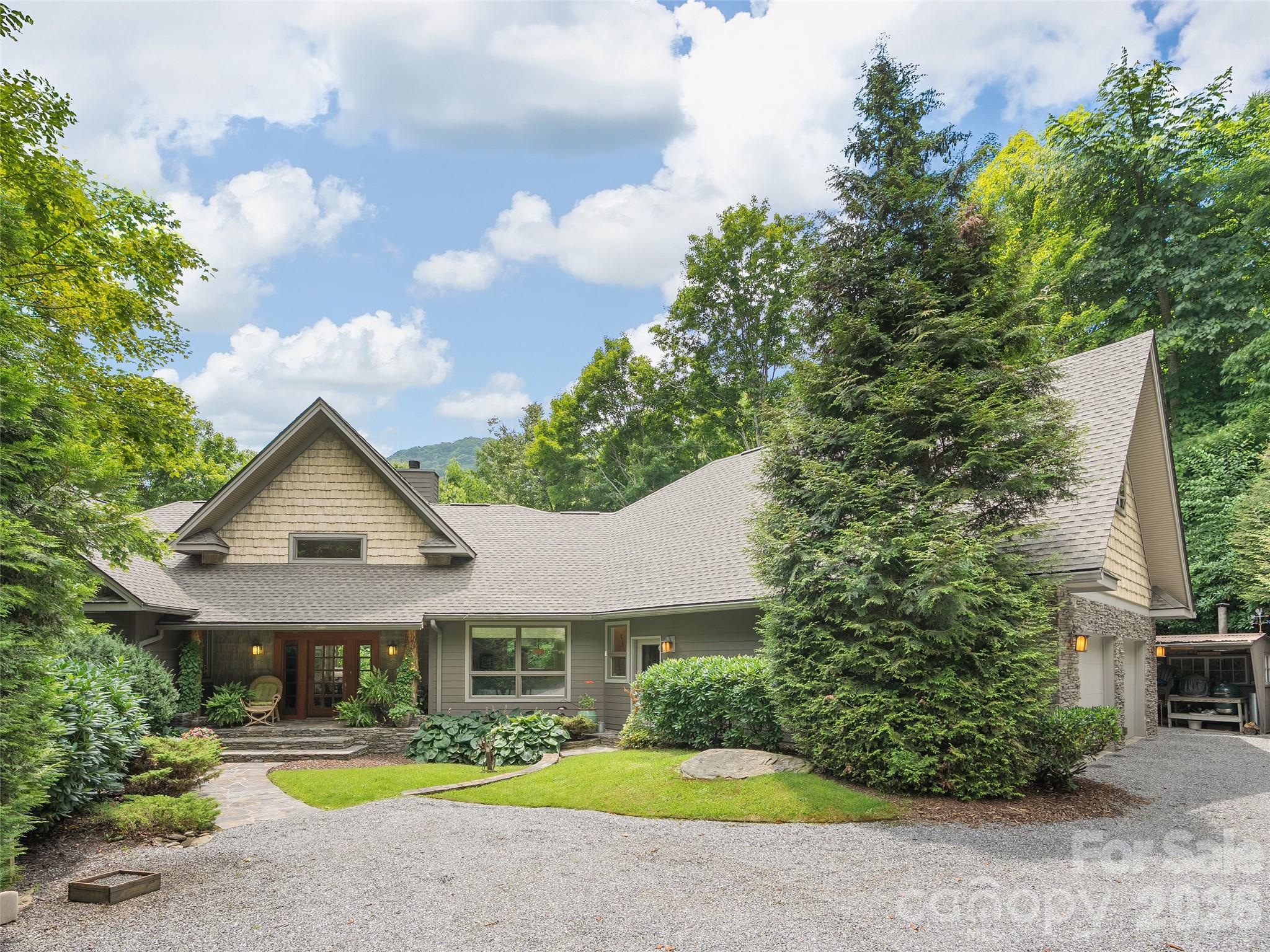 515 Flying Hawk Trail, Waynesville