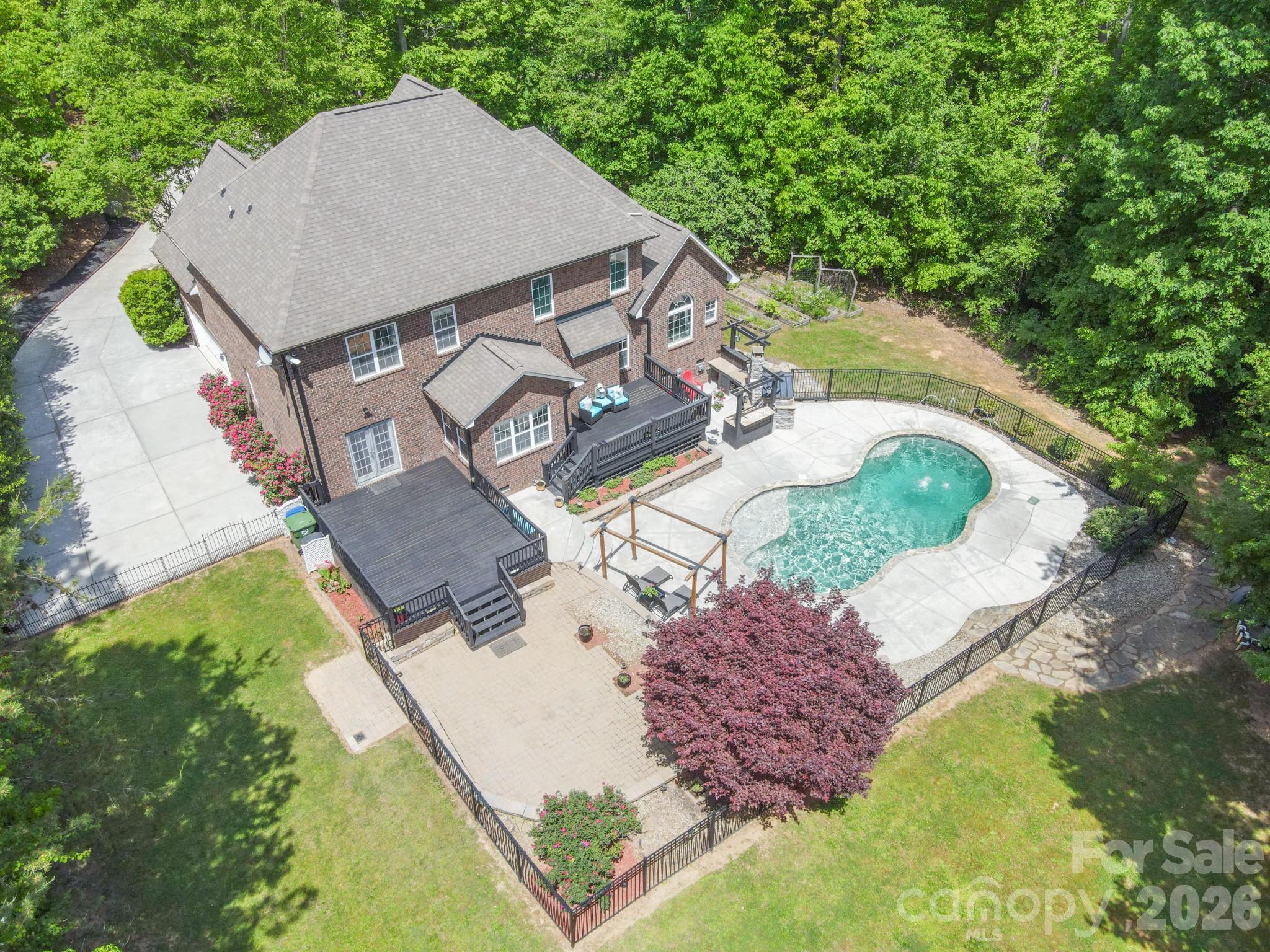 516 Shady Oaks Drive